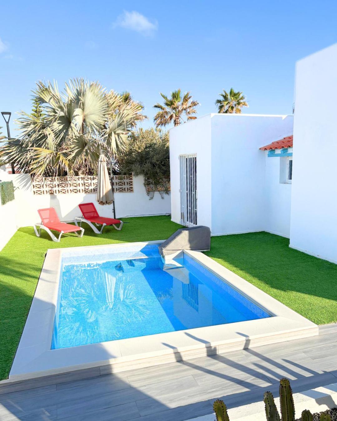 Beachfront - La Casa Del Mar Villa *