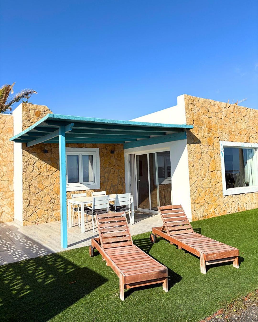 Beachfront - La Casa Del Mar Villa