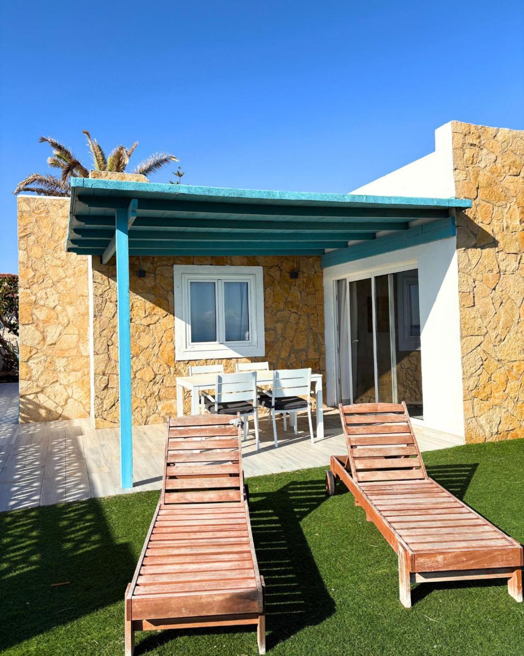Beachfront - La Casa Del Mar Villa *